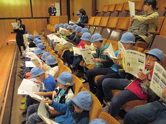 写真:3年生　社会科見学1