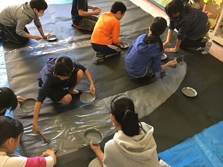 写真:学芸会の大道具・装飾づくり1