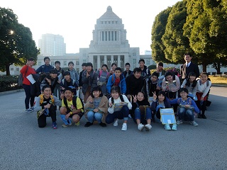 写真:6年生　社会化見学1