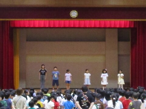 プール納めの代表児童