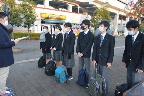 写真:南千住駅でのチェック1