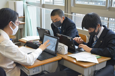 写真:1年　職業調べ6