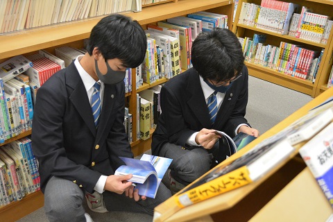 写真:学校図書館での授業3