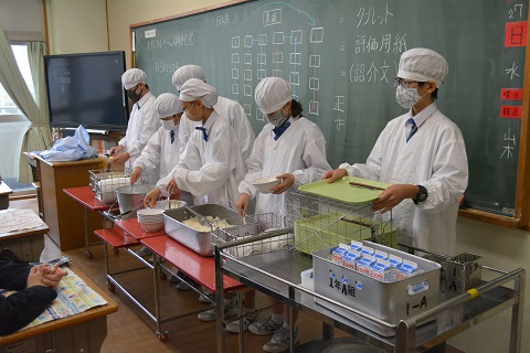 写真:給食1