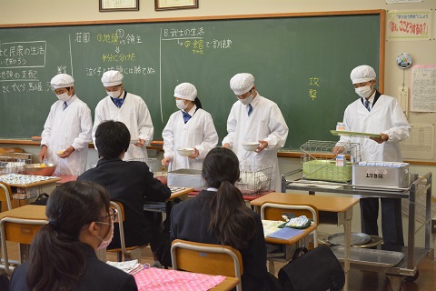 写真:給食2