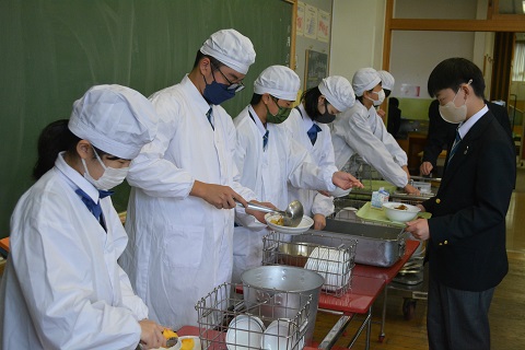 写真:給食5