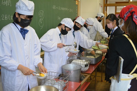 写真:給食7