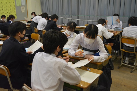 写真:1年数学　学び合い1