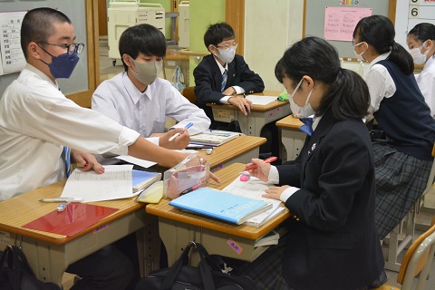 写真:1年数学　学び合い2