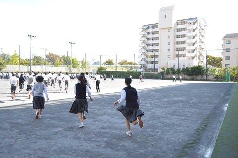 写真:休み時間の避難訓練10