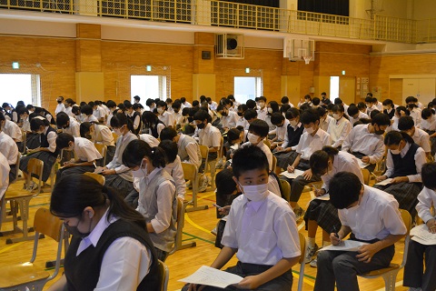 写真:1年　学年弁論大会9