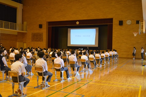 写真:2年　学年集会1