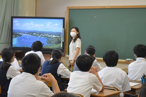 写真:3年生「ようこそ海外協力隊」3