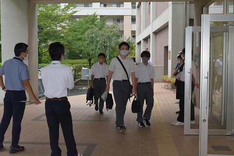 写真:2学期始業式(登校から式まで)3