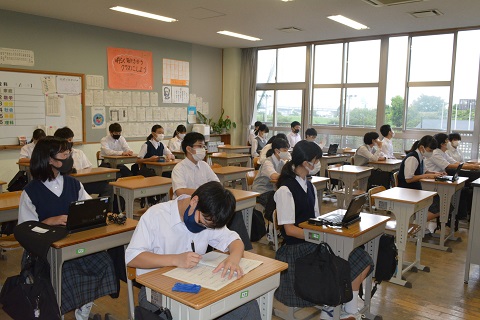 写真:2学期始業式(登校から式まで)8