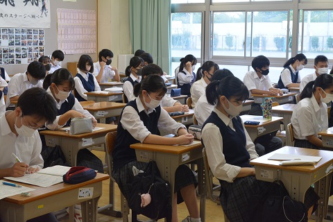 写真:2学期始業式(登校から式まで)11