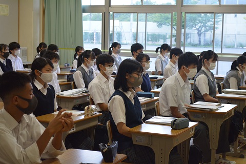 写真:2学期始業式(登校から式まで)14