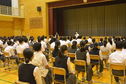 写真:修学旅行出発式と事前学習2