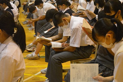 写真:修学旅行出発式と事前学習10