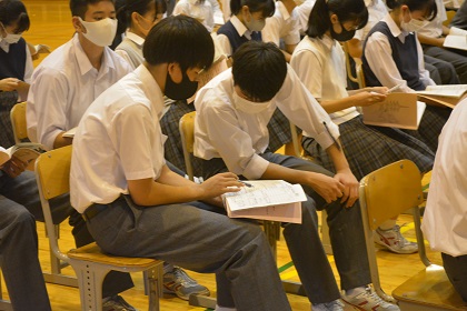 写真:修学旅行出発式と事前学習11