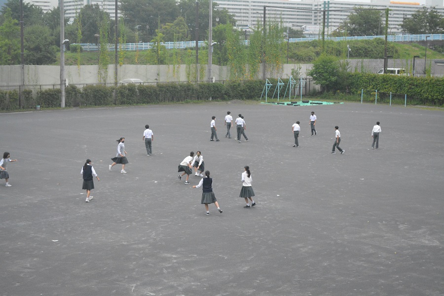 写真:小雨でも外遊び2