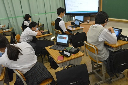 写真:2年　Google Classroomの試行8