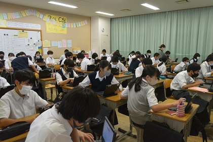 写真:2年　Google Classroomの試行12