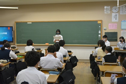 写真:2年　学級弁論大会2