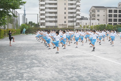 写真:保健体育の時間の運動会練習2