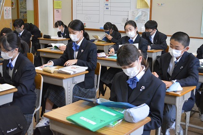 写真:試験勉強の様子1年生3