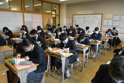 写真:試験勉強の様子3年生1