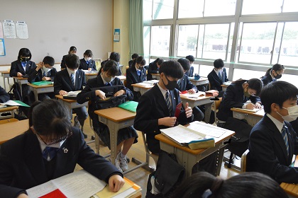 写真:試験勉強の様子3年生3