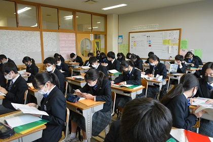 写真:試験勉強の様子3年生4