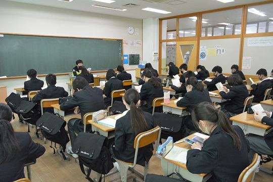 写真:朝読書の様子1