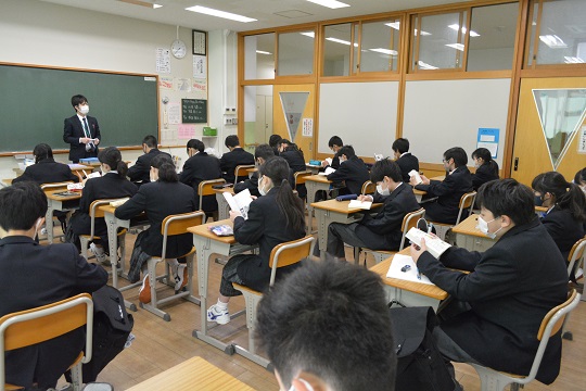 写真:朝読書の様子2