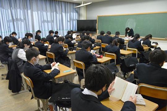 写真:朝読書の様子5