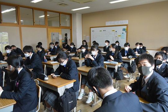 写真:朝学活の様子3