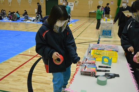 写真:新春たこあげ大会のボランティア9