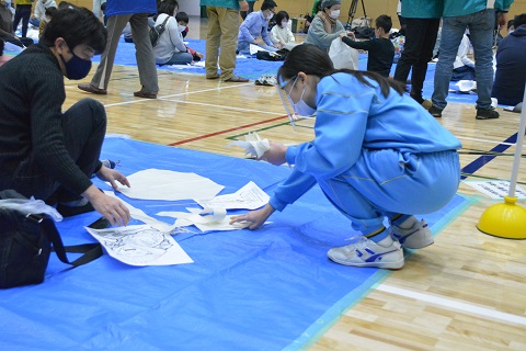 写真:新春たこあげ大会のボランティア13