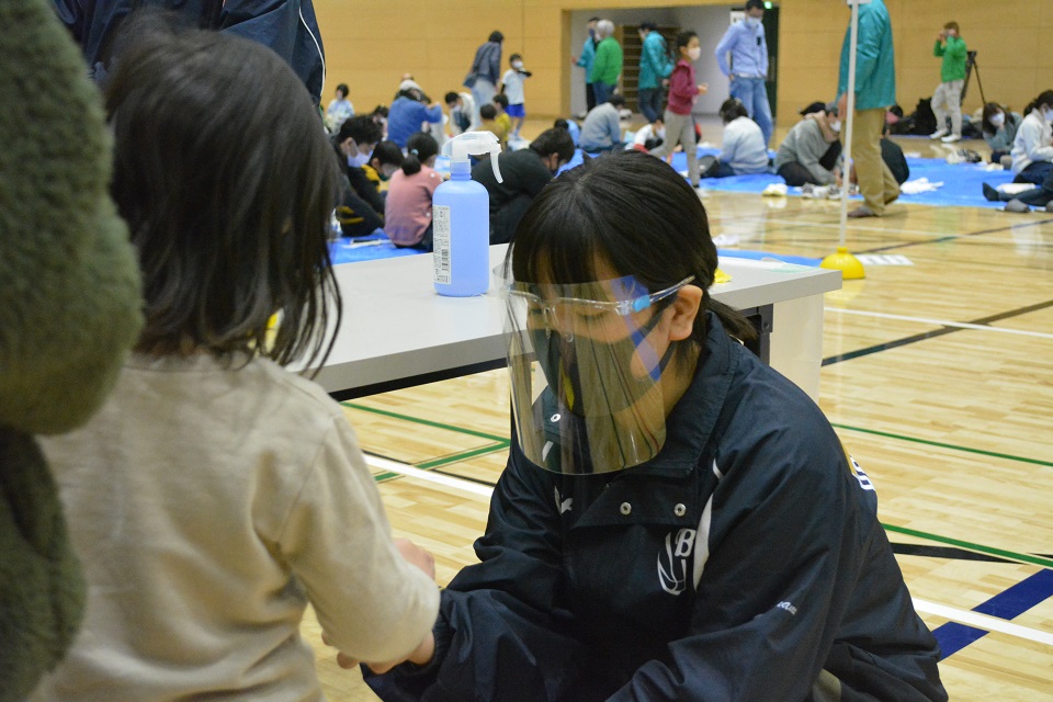 写真:新春たこあげ大会のボランティア20