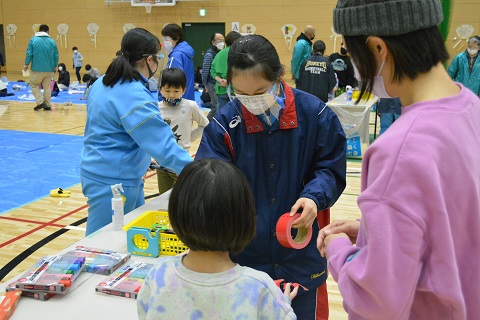 写真:新春たこあげ大会のボランティア21