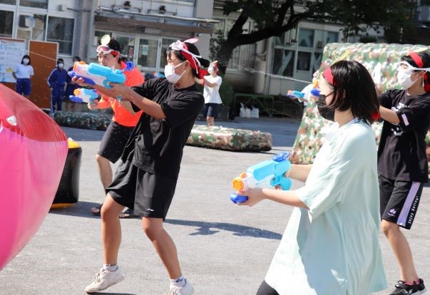 写真:水鉄砲対抗戦4