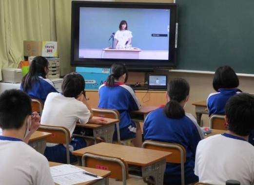 写真:オンライン立会演説会・投票2