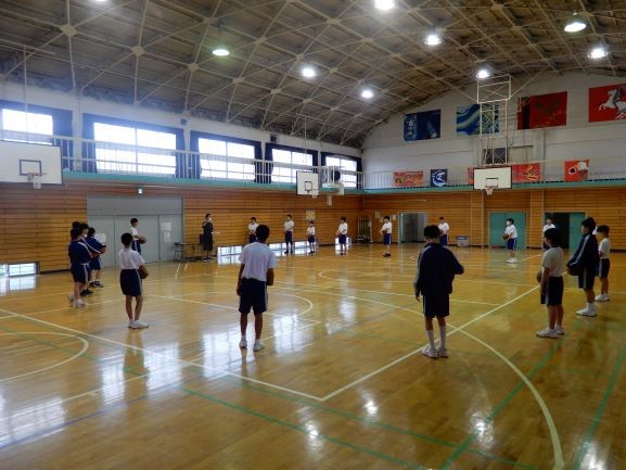 写真:体育館で活動する様子