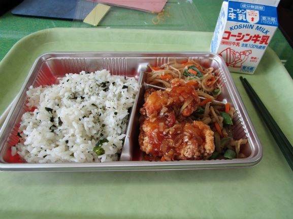 写真:お弁当給食1