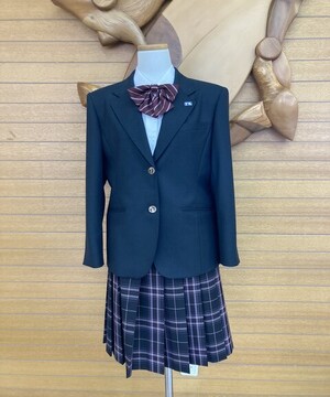 写真:ブレザーII型標準服