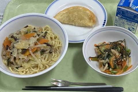 写真:11月25日の給食