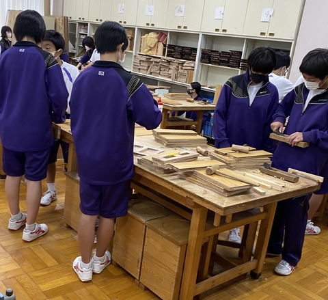 写真:スペース付き本棚作り2