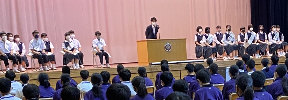 写真:立会い演説会前の校長先生のお話