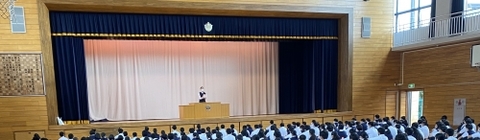 写真:生徒会の挨拶